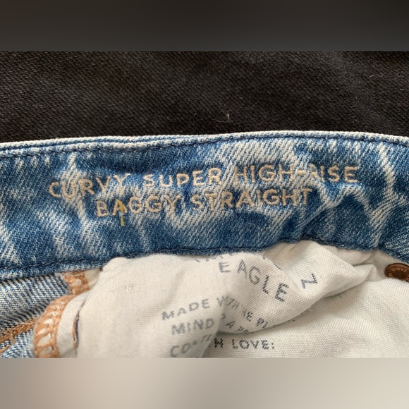 American Eagle Curvy Super High-Rise Baggy Straight Jeans - Picture 3 of 5